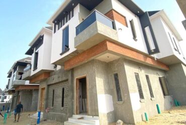 SALE OF 5 BEDROOMS DUPLEX @ CHEVRON LAGOS